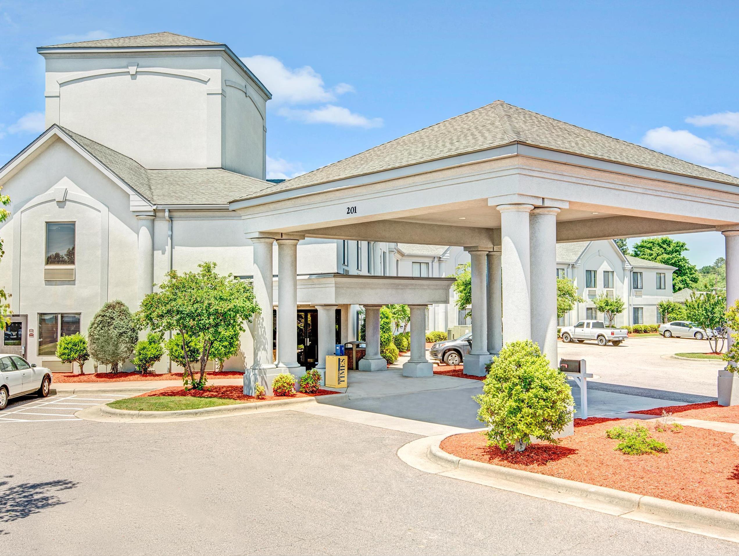 Days Inn By Wyndham Louisburg Eksteriør bilde