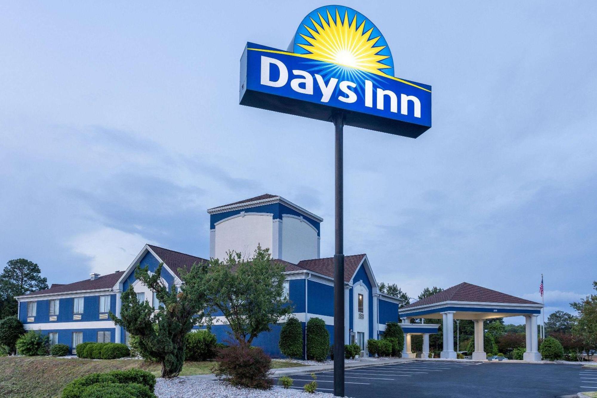 Days Inn By Wyndham Louisburg Eksteriør bilde