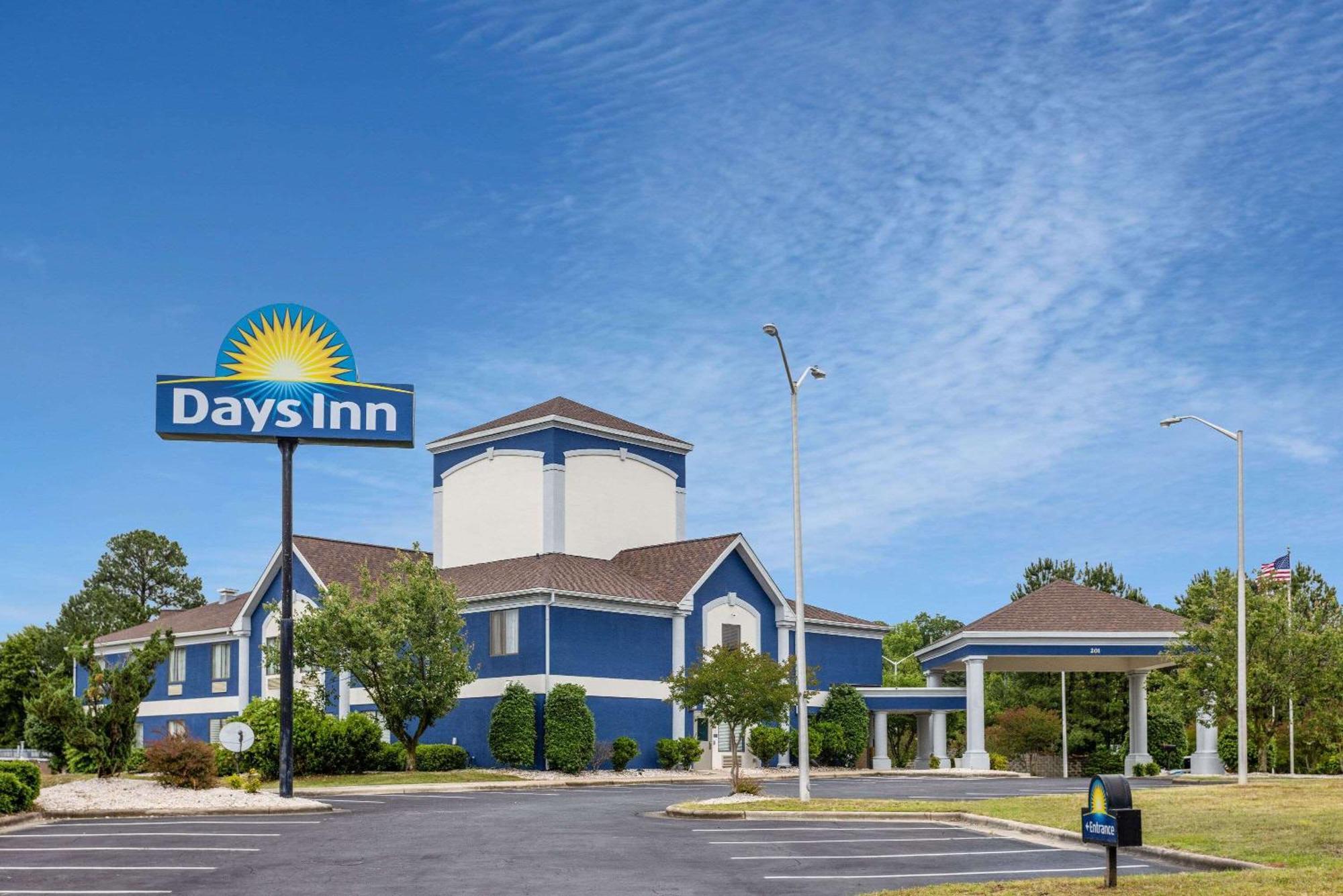 Days Inn By Wyndham Louisburg Eksteriør bilde